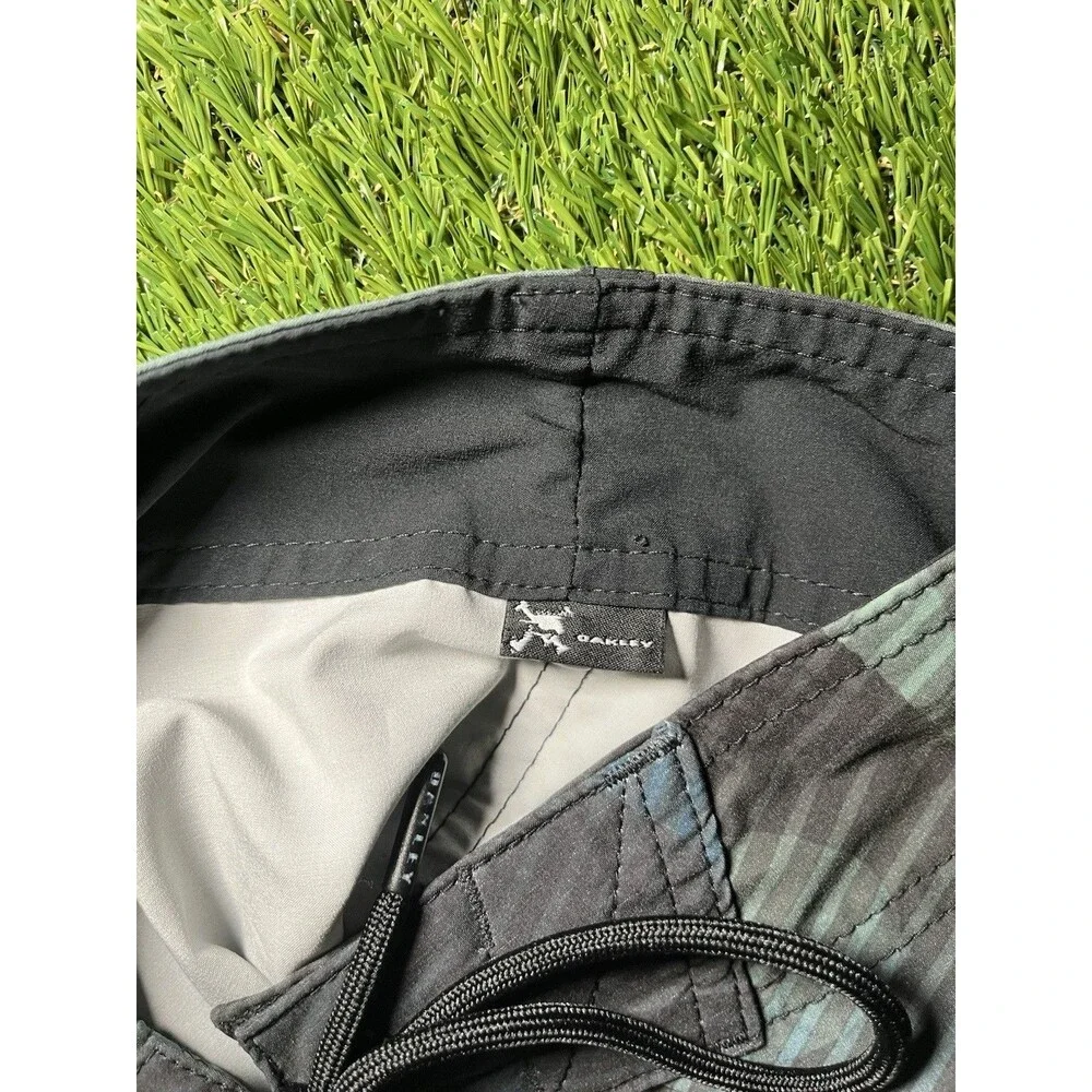Oakley 📌 features